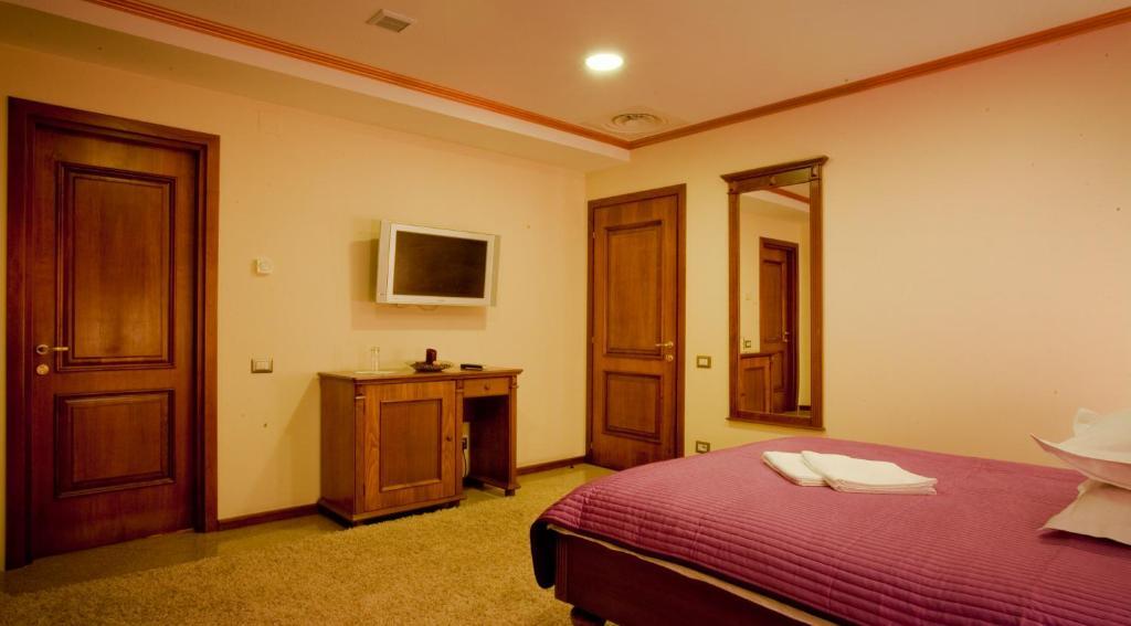 Dbh Bucharest Hotel Room photo